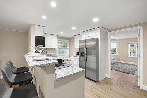 Spacious and fully equipped kitchen, ideal for preparing meals and enjoying family time.