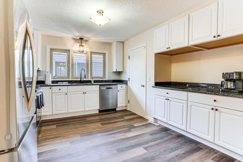 Kitchen | 1st Floor | Cooking Basics | Stove/Oven | Keurig Coffee Maker