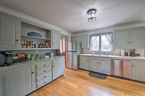 Kitchen | Main Level | Keurig | Dishwasher