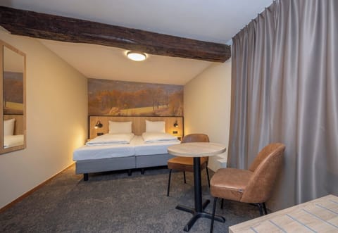 Unit with 2 Twin-size beds