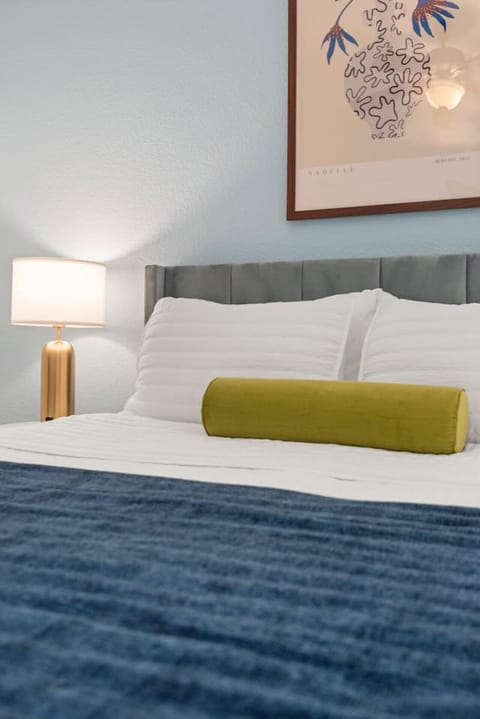 Sink into comfort in this cozy, relaxing bed