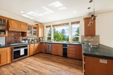 Kitchen (Main Level)