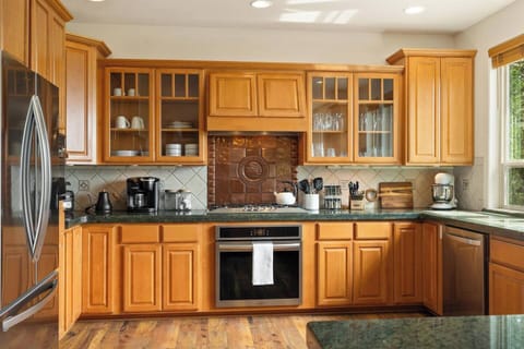 Kitchen (Main Level)