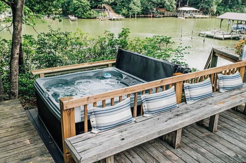 Enjoy the mist rising off the creek in the morning from the hot tub, or gaze at the stars in the sky in the evenings. Either way, it's a wonderful place to start or end your day. 