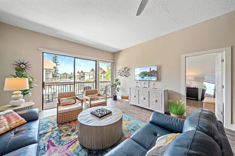 Beautifully decorated living room with views of the lake, Smart TV for streaming, and just steps away from Siesta Key Beach