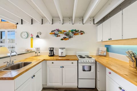 Full kitchen with everything you need including a view!