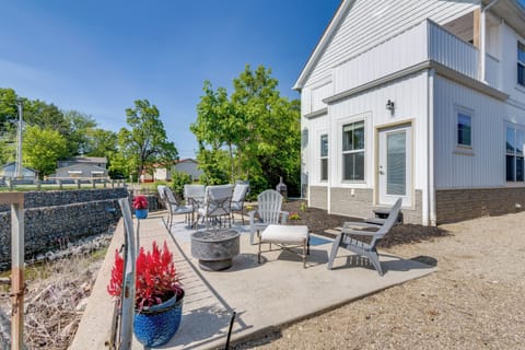 Buckeye Lake Vacation Rental | 3BR | 3.5BA | Steps Required | 2,600 Sq Ft