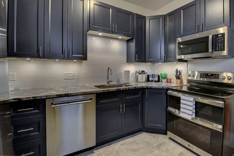 Brand-new stainless-steel appliances. Combo oven and air fryer.