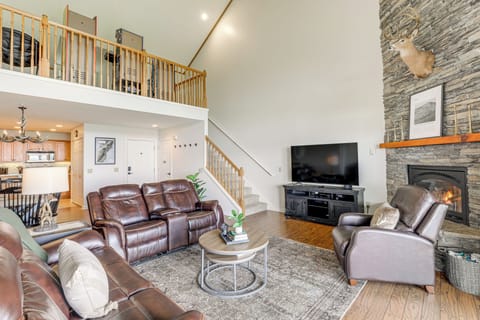 Living Room | Smart TV | Gas Fireplace | 1st Floor