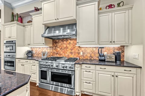 How Beautiful is this Oven/Stove Area?