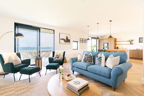 Living room at The Pepperpot, The Lookout, Widemouth Bay, Cornwall, self catering with Beach Retreats.