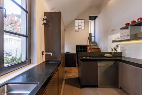 Streamlined cooking space featuring premium appliances.
