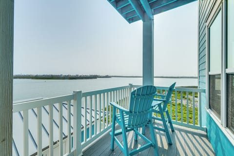 Corpus Christi Vacation Rental | 4BR | 4BA | 2,076 Sq Ft | Stairs Required