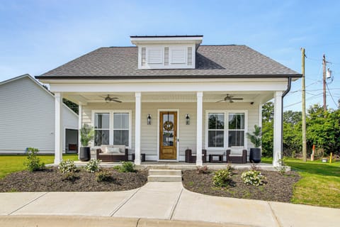 Greenwood Vacation Rental | 3BR | 2.5BA | 1,262 Sq Ft | Steps Required