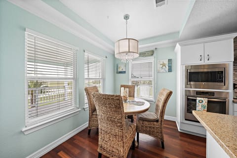 Create lasting memories around the dining table