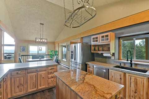 Plenty of room in the kitchen to whip up your favorite family meals