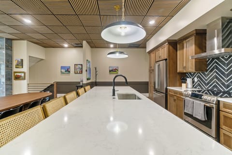 Cook, Entertain & Gather – Perfect Space for Group Trips