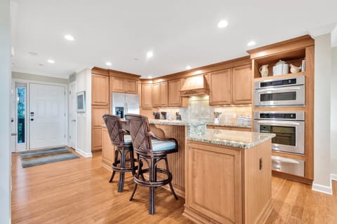 Enjoy a light breakfast at the island bar