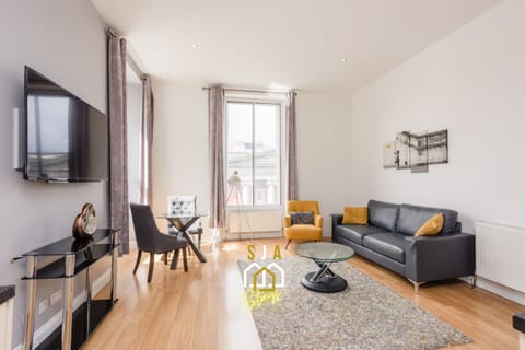 Living Room / Lounge