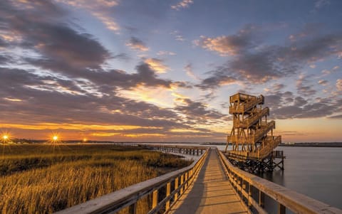 Scenic Port Royal boardwalk & sweeping views