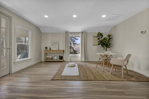 Your peaceful corner to stretch & breathe