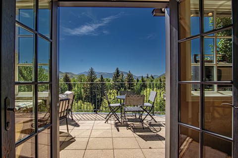 Welcome to Chateau Du Soleil, a luxurious 4-bedroom Ketchum rental home.