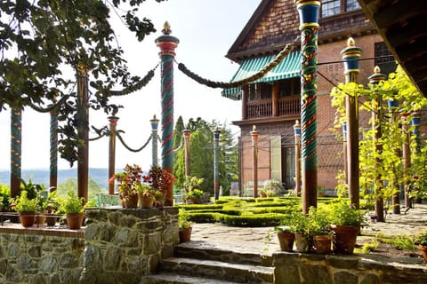 Stroll through the historic Naumkeag estate with breathtaking gardens, architecture, and seasonal events.