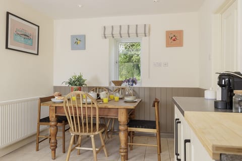 Coleman's Elm Kitchen - StayCotswold