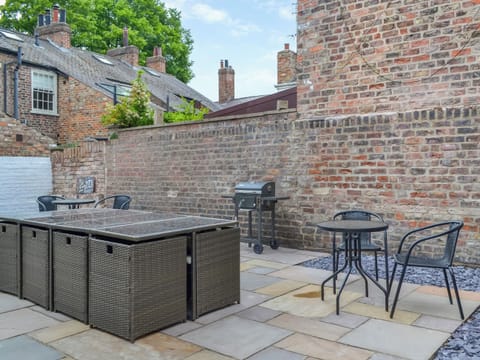 Exterior | The Esk - Flat 5 - Holgreaves Apartments, York