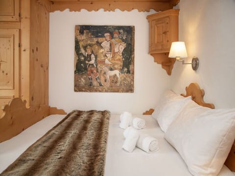 Furniture, Interior Design, Couch, Flooring, Living Room, Floor, Room, Textile, Lighting, Home