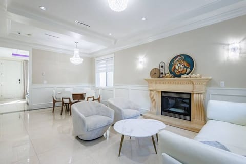 Unwind and create lasting memories in this inviting Vancouver retreat.