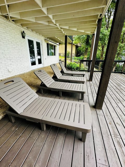 Lower Deck - Seating