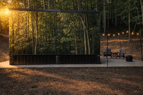 Designed to blend into the trees, Muir’s mirrored exterior reflects the surrounding woods throughout the day.