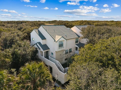 508&509: Side-by-Side Condos, Separate Entrances, Shared Walk-through back Terrace overlooking Garden Pool