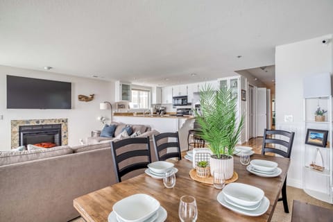 Whale Watcher's Getaway -110