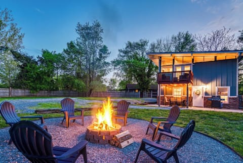 Firepit nights under the stars with room for everyone.