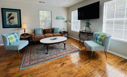 Blue Heron Trail Townhouse - Spacious, quaint and cozy living room