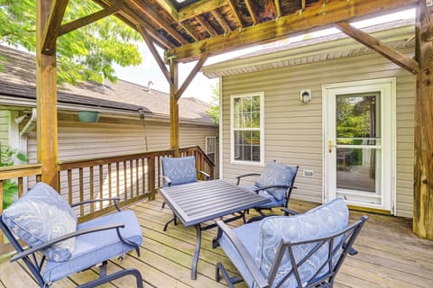 Deck | Outdoor Seating & Dining