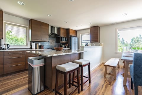 Full size high-end kitchen