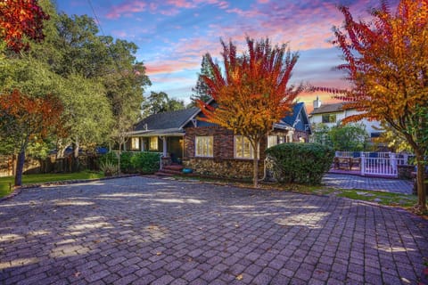 Front of the property  Fall season 
