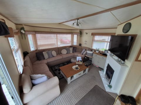 Bright and spacious living space, plenty of room for all guest to relax and have some family time 