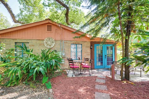 Lutz Vacation Rental | 2BR | 1BA | 700 Sq Ft | 1 Step to Enter