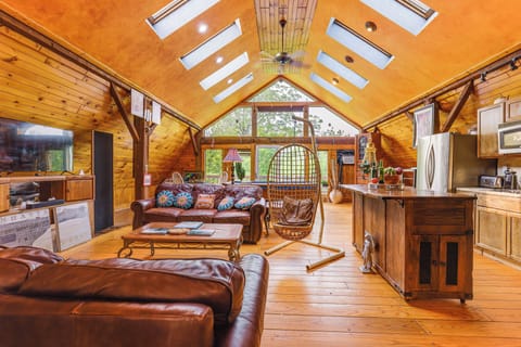 Auburn Vacation Rental | Studio | 1BA | Stairs Required | 1,800 Sq Ft
