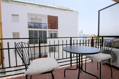 Outdoor dining area for two guests