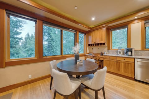 Charming breakfast nook in the kitchen — ideal for quiet mornings or a casual meal.
