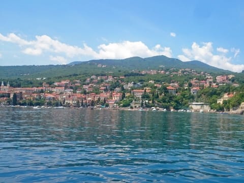 Blue, Water Resources, Body Of Water, Horizon, Coastal And Oceanic Landforms, Waterway, Coast, Cloud, Sea, Ocean