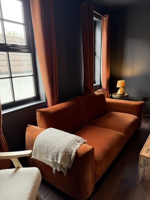 Living Room / Lounge