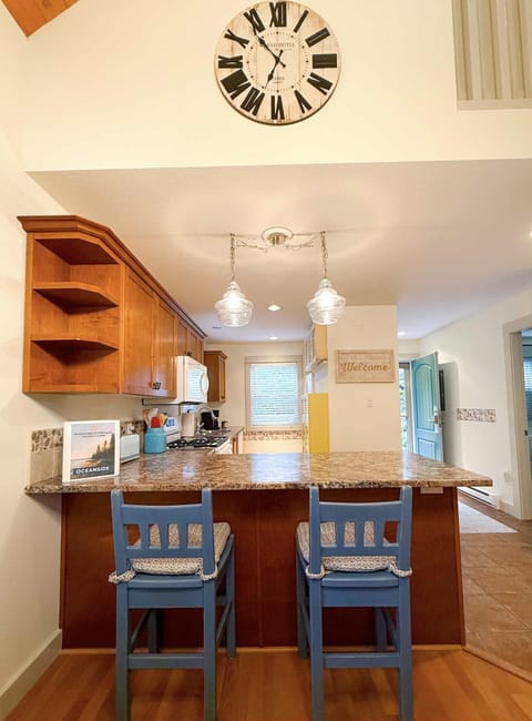 Breakfast bar seating to watch the cook - best seat in the house!