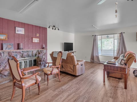 Furniture, Indoors, Living Room, Floor, Flooring