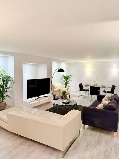 f8563fc4-d41d-453d-8df6-2cf6eaf1c51e